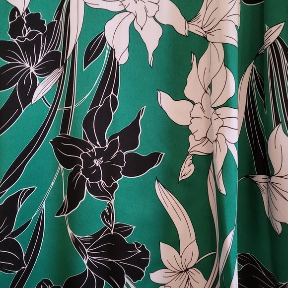 Green Floral Handkerchif Hem Blouse - Picture 5 of 8